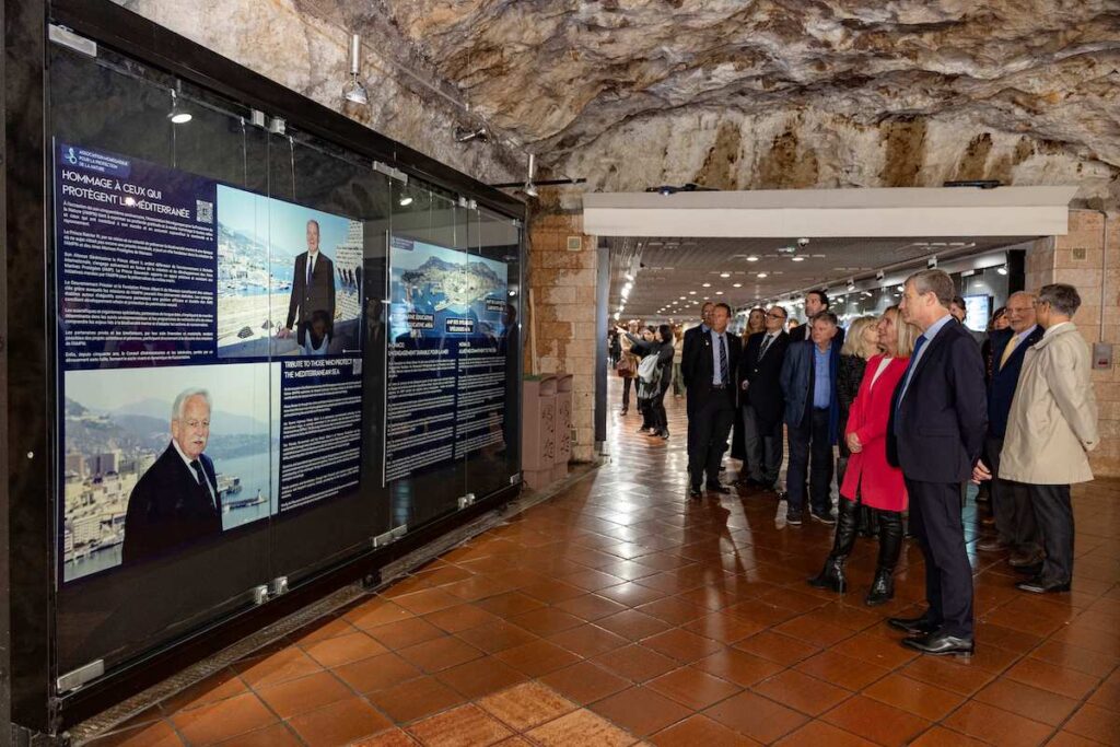 Visite de l'exposition photo des 50 ans AMPN ©Direction de la Communication - Manuel Vitali