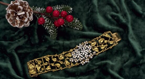 Two-tone gold and diamond cuff bracelet signed Orisa © Wannenes