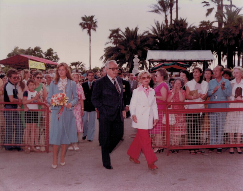 Arrivée de du Prince Rainier III, de la Princesse Antoinette et de la Princesse Caroline lors d'une édition sur les terrasses du Casino © Société Canine de Monaco