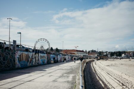 Une fête juive se déroulait dimanche sur la plage de Bondi en Australie © Joseph Bobadilla - Unsplash