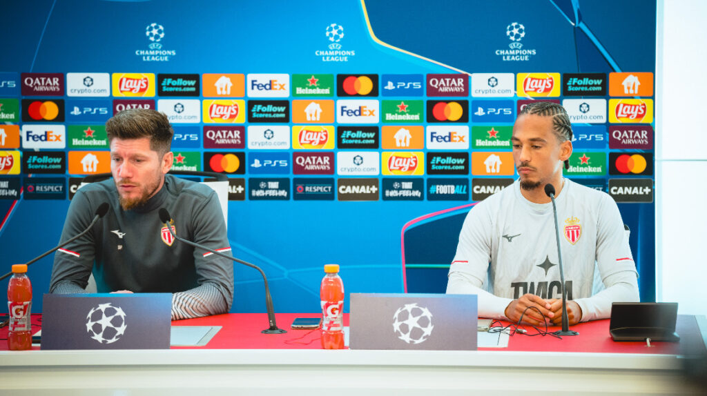 Aux côtés de l'entraîneur pendant la conférence de presse, Thilo Kehrer jouera la rencontre contre Galatasaray © ASM
