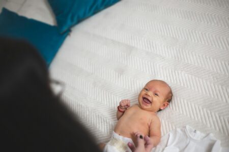 La Principauté a enregistré 732 naissances en 2025 © Marius Muresan - Unsplash