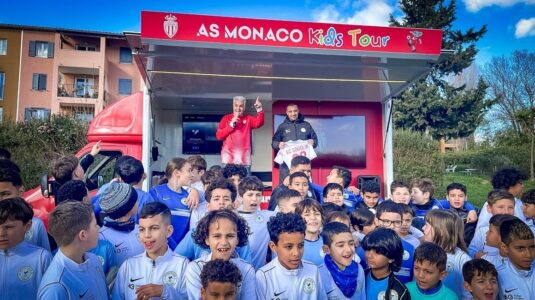 Après Cap d'Ail, la caravane du Kids Tour a visité Cogolin © AS Monaco