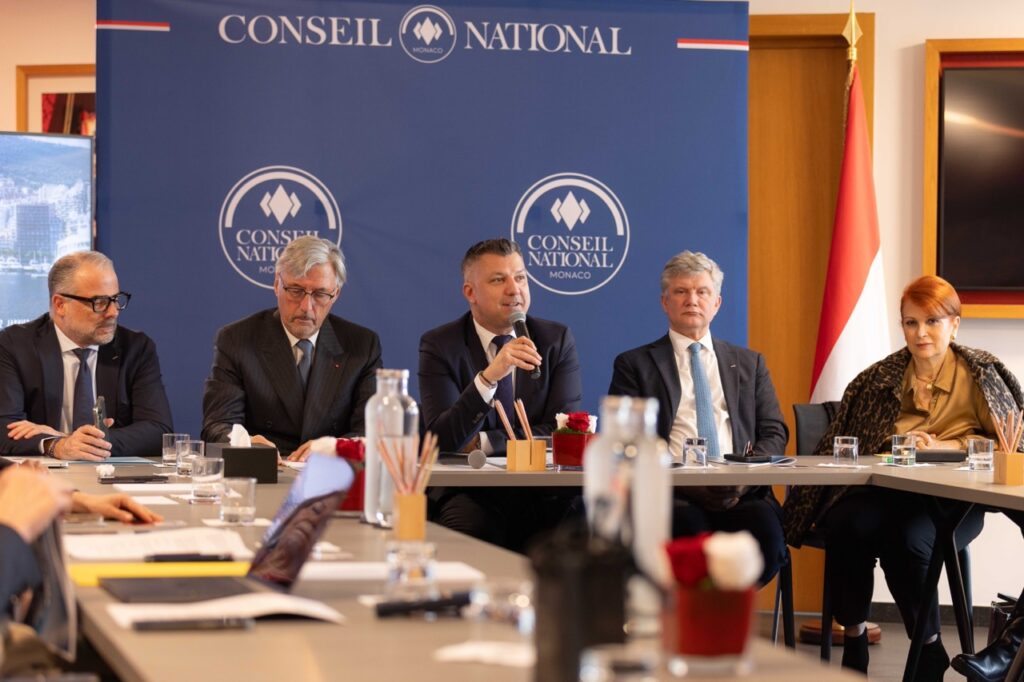 Le président du Conseil national a présenté à la presse les projets pour Monaco en 2026 © Conseil national