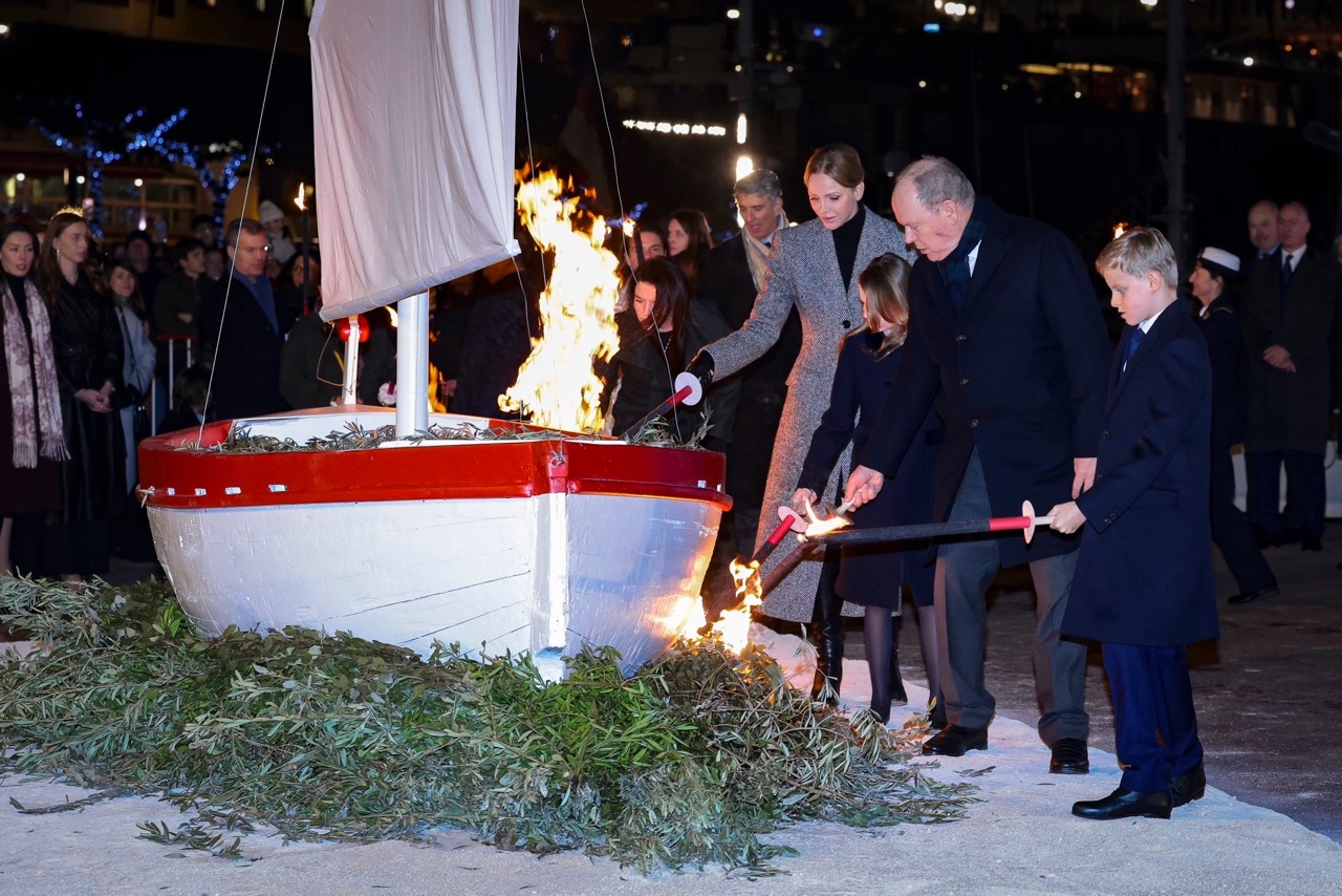 In pictures : Monaco’s Princely Twins Jacques and Gabriella light the Sainte Devote boat