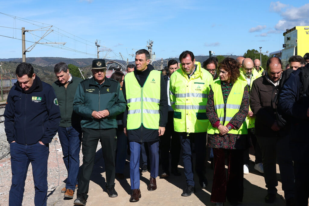 Le Premier ministre espagnol, Pedro Sánchez, s'est rendu sur les lieux du drame © Pool Moncloa/Fernando Calvo