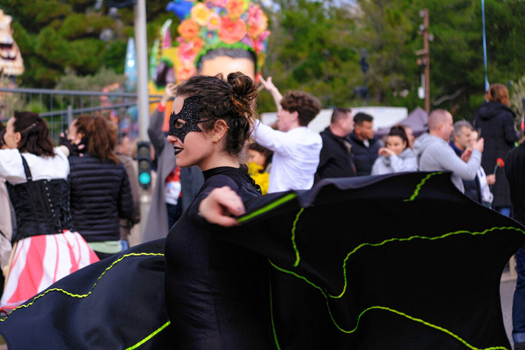 Marie Gagliolo, vice-présidente de l'association Nice La Belle, déguisée en ratapignata pour l'occasion © Benjamin Godart pour Monaco Tribune