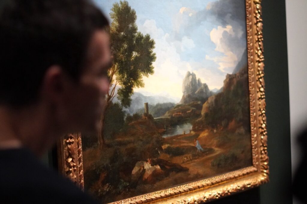 Vue de l'exposition, face à un tableau de Gaspard Dughet © Benjamin Godart - Monaco Tribune