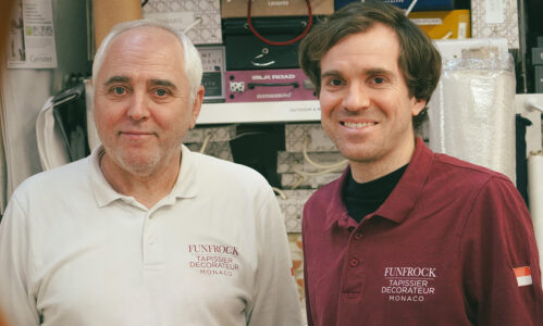 Pascal (gauche) et Florian Funfrock (droite) se transmettent de père en fils le savoir-faire artisanal de tapissier d'ameublement © Benjamin Godart - Monaco Tribune