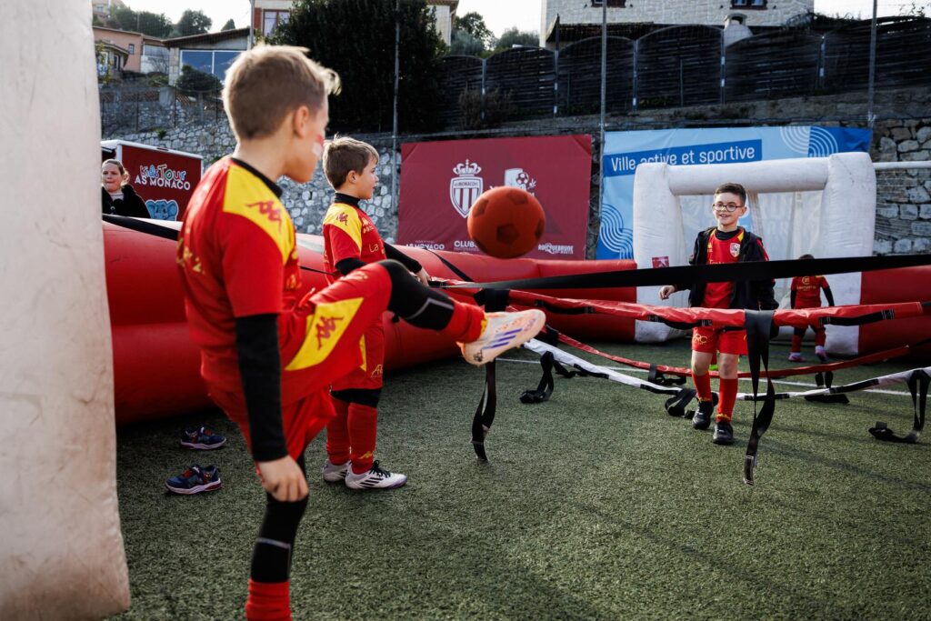 De nombreuses activités telles que le babyfoot géant sont organisées © AS Monaco