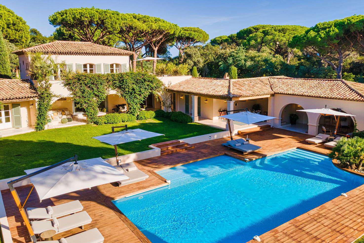 Why is St Tropez always at the top of the list for luxury beach travellers in summer?