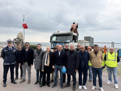 Le maire Flavio Di Muro s'est rendu sur le chantier de reconstruction de la passerelle le 25 février © Commune de Vintimille