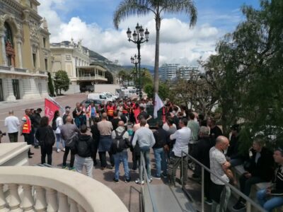 L'Union des syndicats de Monaco mobilisée lors de la grève de 24 heures devant l'Hôtel de Paris en mai 2025 © USM