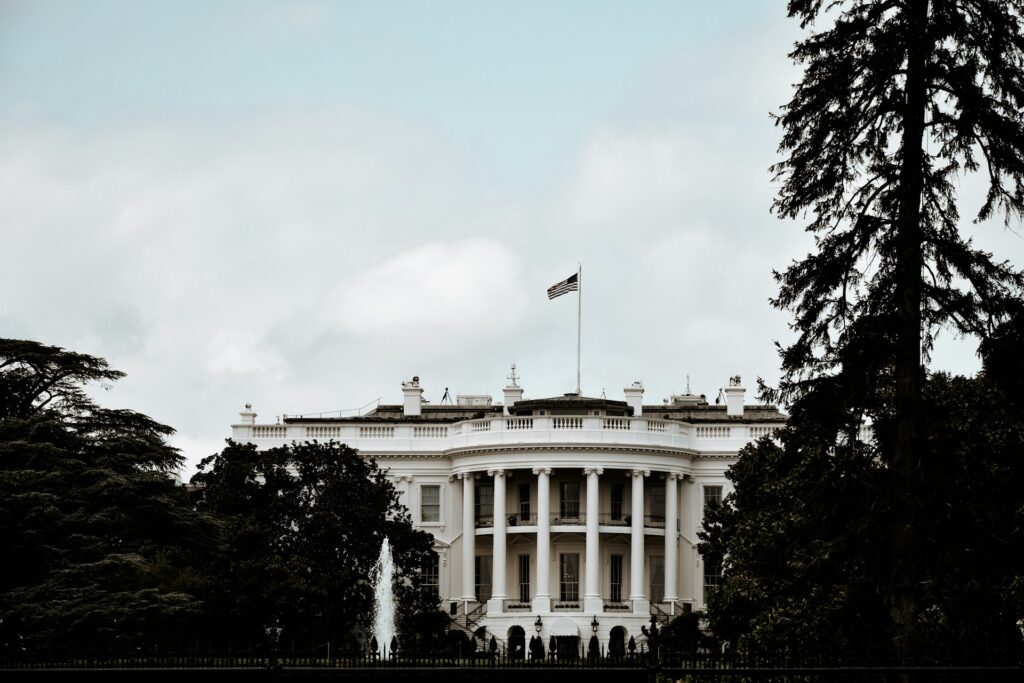 Samedi soir, une attaque est survenue lors du dîner annuel des correspondants de la Maison-Blanche à Washington © Unsplash
