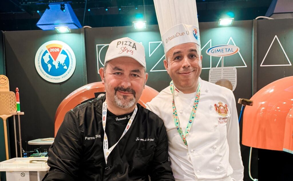 Laurent Raimondo, à gauche et Mohamed Ghanem à droite au championnat du monde de pizza © DR