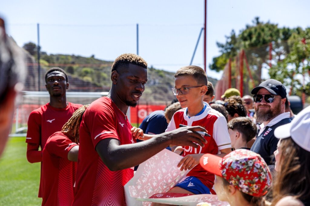 Paul Pogba à la rencontre de ses jeunes supporters © AS Monaco