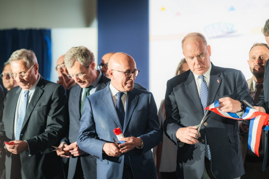 Le Prince Albert II aux côtés d'Eric Ciotti, maire de Nice, à l'aéroport de Nice Côte d'Azur © Facebook