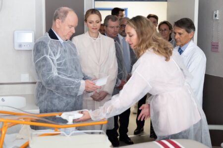 Le Prince Albert II et la Princesse Charlène en visite à la maternité du CHPG © Frédéric Nebinger / Palais princier