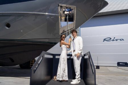 Charles Leclerc et son épouse inaugurant leur nouveau superyacht © Riva
