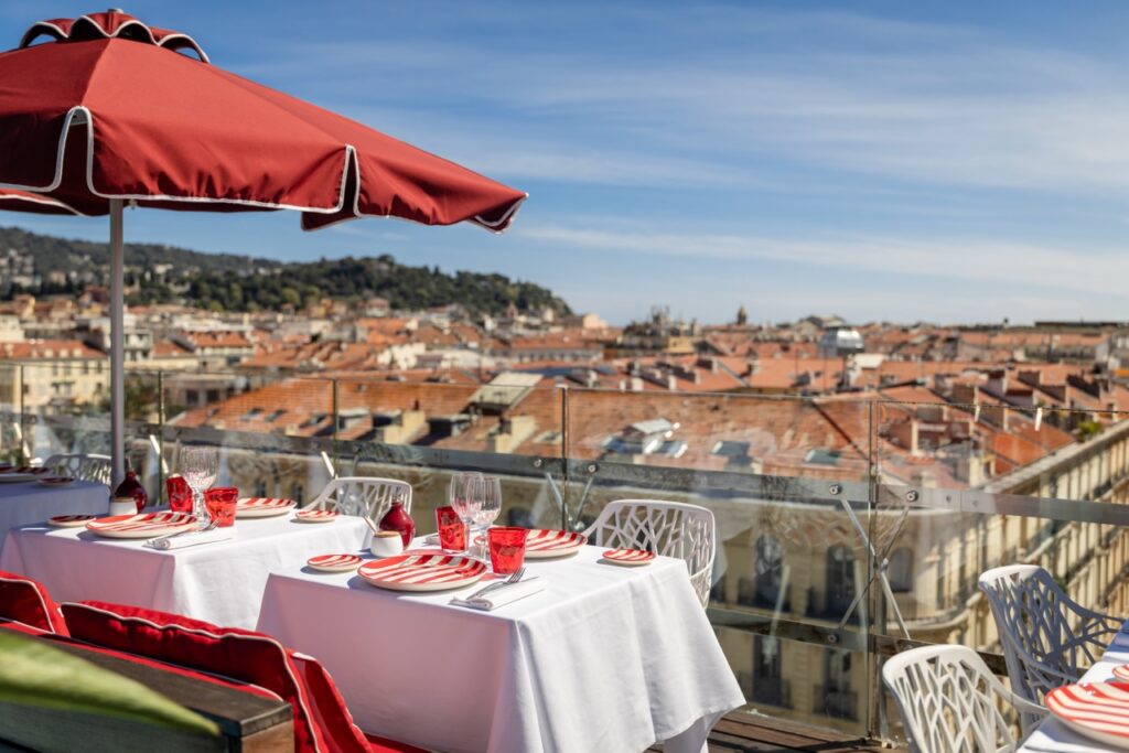 Le rooftop du Boscolo Hôtel offre une vue imprenable sur la ville de Nice © Boscolo Nice - Cedou